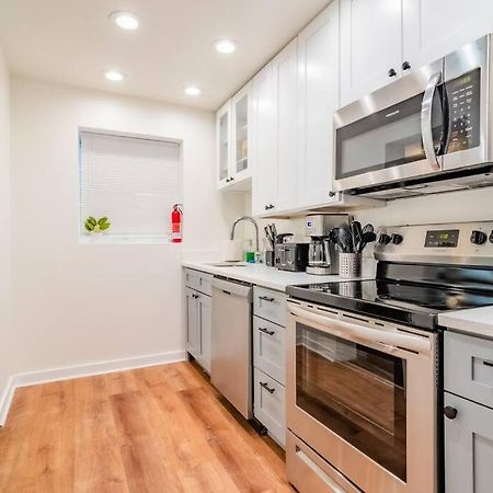 4Bedroom Gold Coast Duplex With Jacuzzi In The Bedroom And Optional Valet Parking Чикаго Экстерьер фото