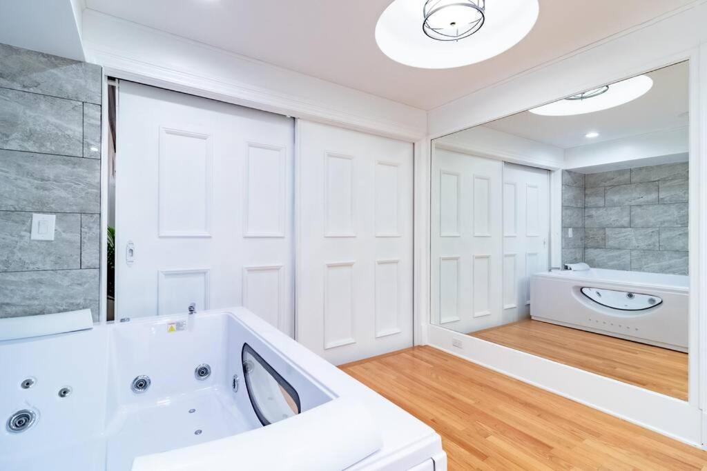 4Bedroom Gold Coast Duplex With Jacuzzi In The Bedroom And Optional Valet Parking Чикаго Экстерьер фото